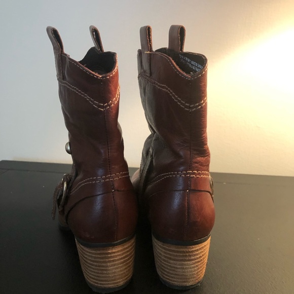 Clark’s leather bootie - Picture 2 of 3